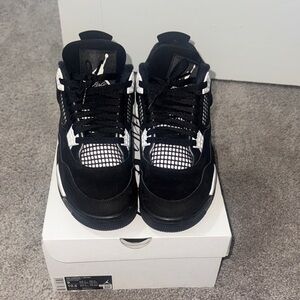 Air Jordan 4 Retro